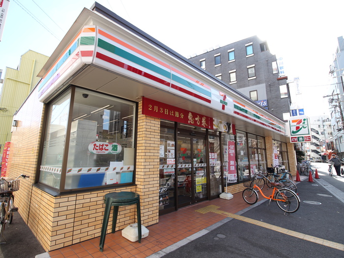 コンビニ　セブンイレブン（コンビニ）まで550m