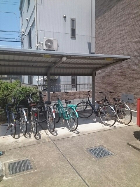 その他設備　屋根付きの駐輪場です。