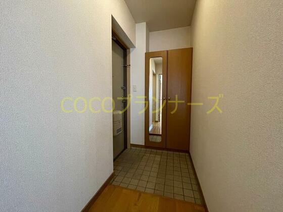 玄関　※同タイプの別号室の写真の為、現況と異なる可能性があります。