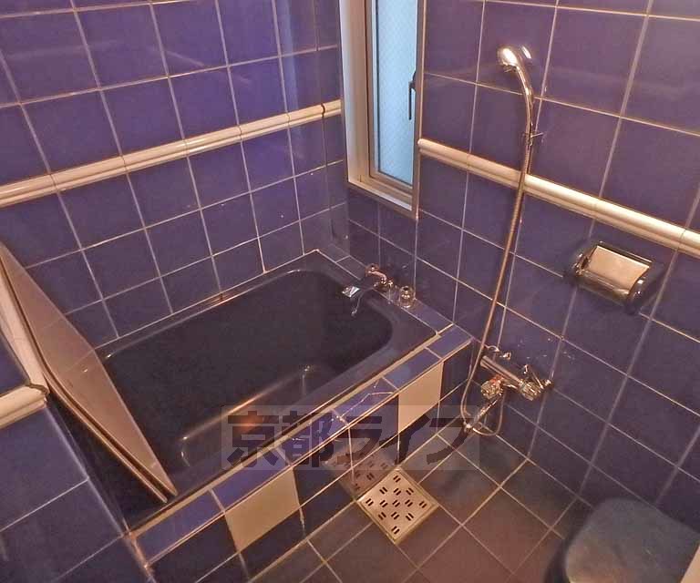 バス・シャワールーム　ゆったりできるバスルームです