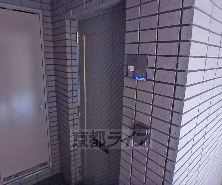 その他設備　玄関のドアです