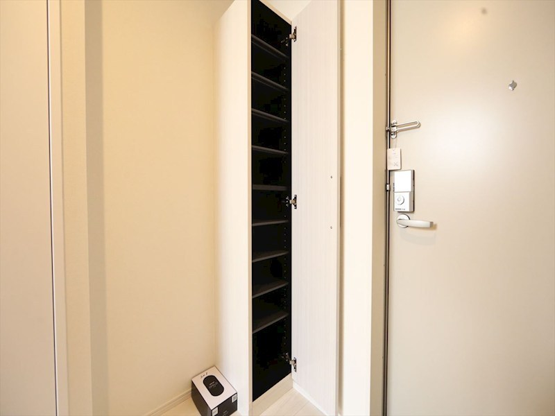 玄関　玄関　シューズボックス付