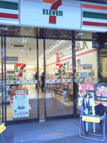コンビニ　セブンイレブン 大阪久太郎町1丁目店（コンビニ）まで157m