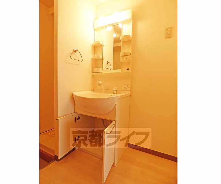 洗面設備　洗面台下の収納です。