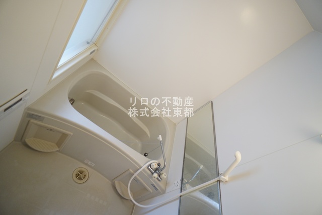 バス・シャワールーム　バスルームは沸かし直せる追焚機能付なので経済的です！