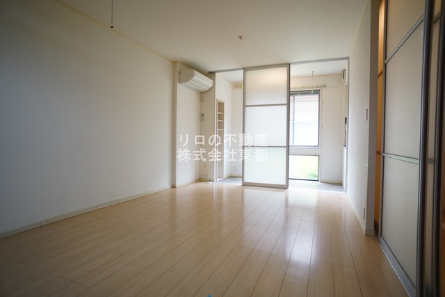 居室・リビング　南東向きで日当たり良好なお部屋！暖かな日差しが入ります♪