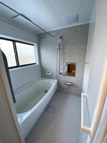 バス・シャワールーム　新品のユニットバス
