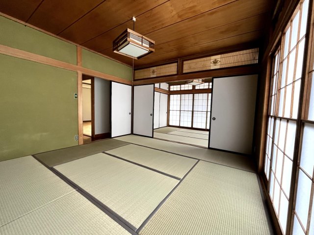 その他部屋・スペース　和室は二間あり、来客があっても安心の広さです。