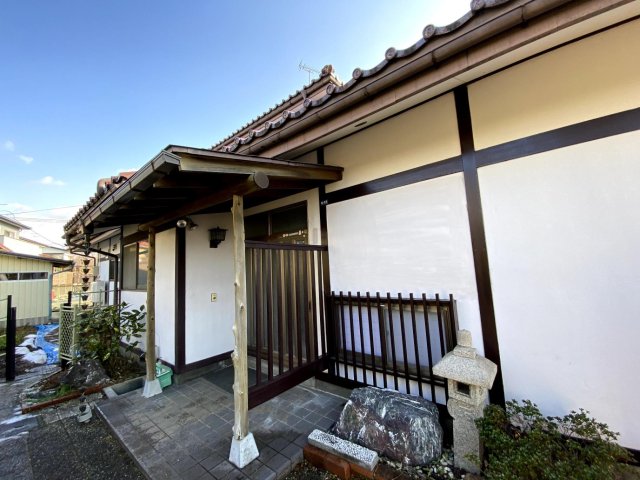 建物外観　歴史を感じる瓦屋根の純日本家屋です。