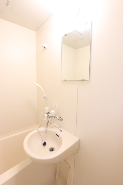 洗面設備　★身支度に便利な鏡付き★