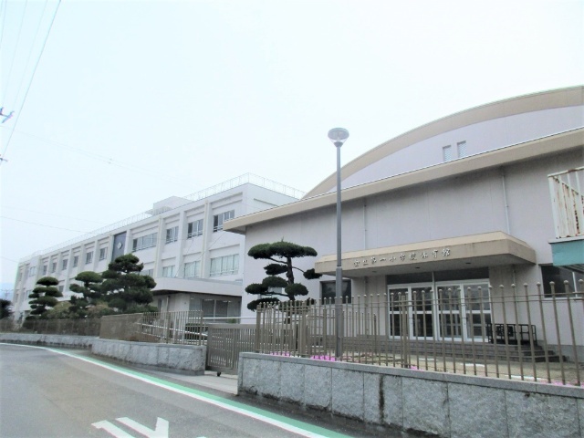 小学校　四国中央市立金生第一小学校（小学校）まで1218m