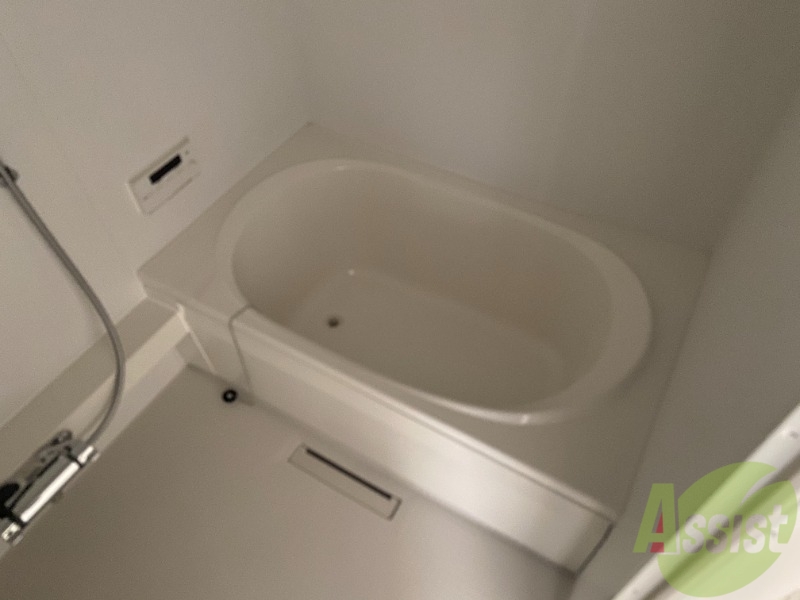 バス・シャワールーム　お風呂は追い焚き機能付きで快適にご利用いただけます。