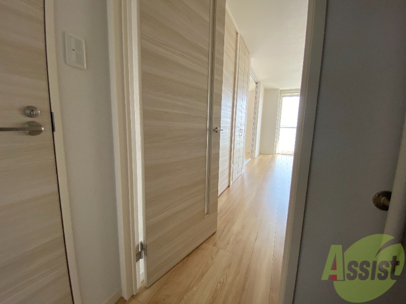 玄関　玄関からの様子ですリビングまでつながる廊下はきれいです