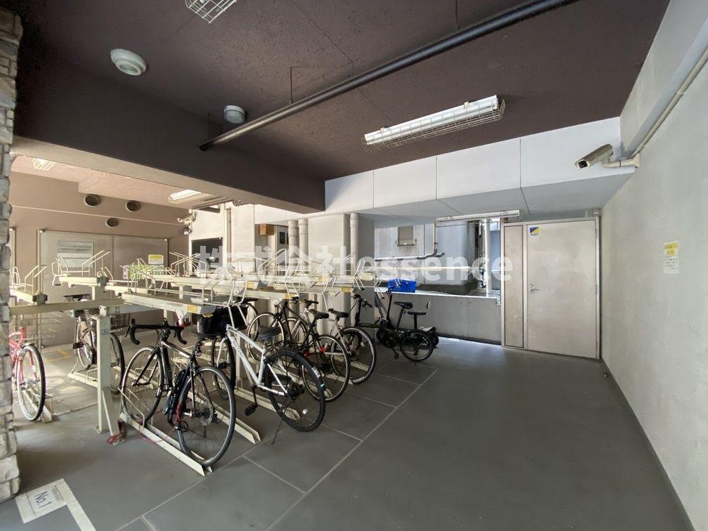 駐車場　弊社ではオンライン対応・現地対応可能です♪