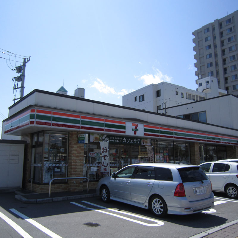 コンビニ　セブン-イレブン函館宮前町店（コンビニ）まで346m