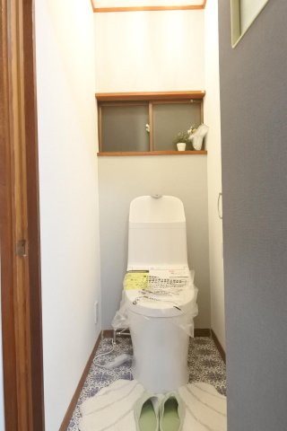 トイレ　新品で気持ちよく使えます