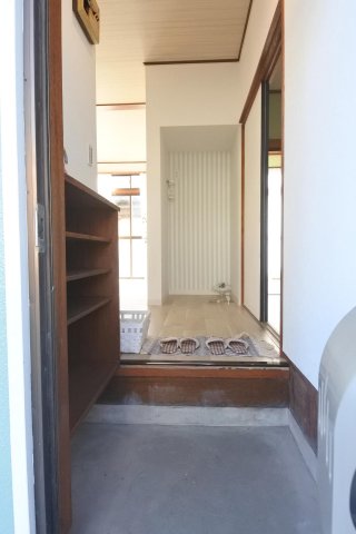 玄関　収納付きで玄関まわりがすっきり