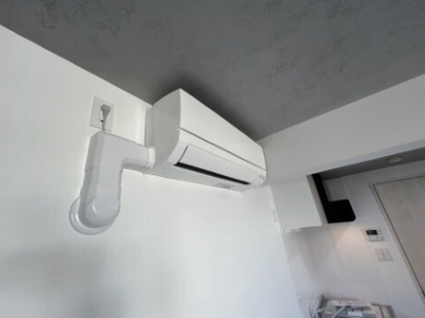 バルコニー　エアコン