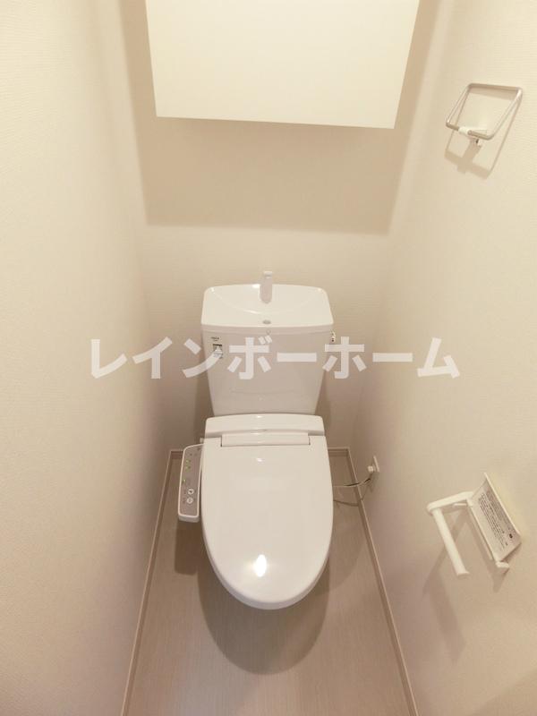 トイレ　落ち着いた色調のトイレです