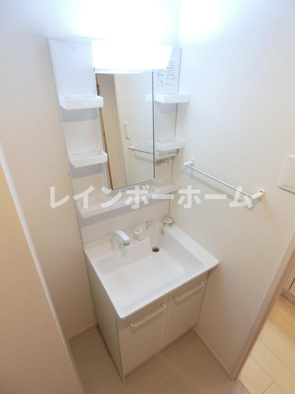 洗面設備　コンパクトで使いやすい洗面所