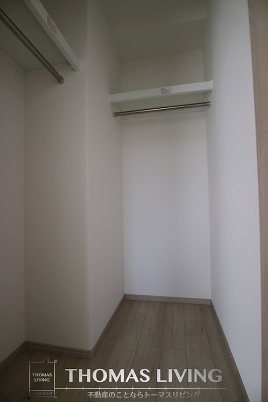 収納　お部屋にウォークインクローゼットがついているので、スーツケー