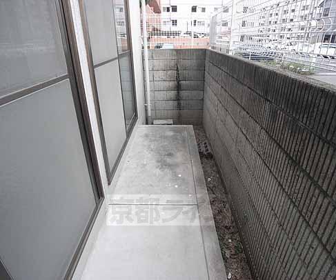 バルコニー　日当たりの良いバルコニー