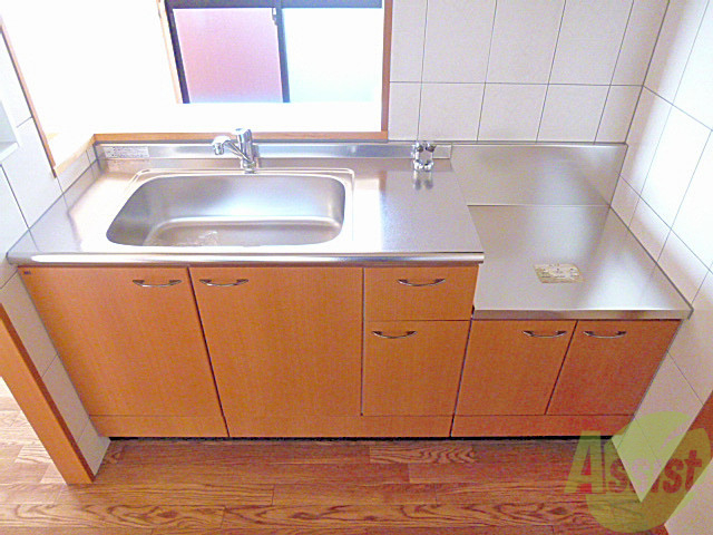 キッチン　カウンターキッチンです。ＴＶを見ながらお料理できちゃいます。