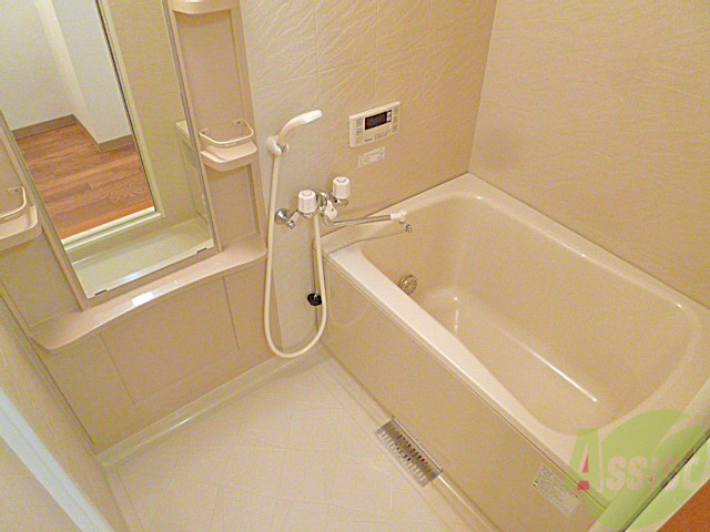 バス・シャワールーム　ゆっくり湯ぶねに浸かれば一日の疲れも吹っ飛びますね。