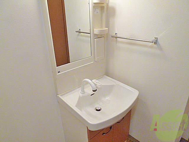 洗面設備　シャンプードレッサーなので、夏場も身支度も快適です。