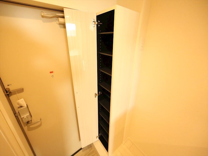 玄関　玄関　シューズボックス付（収納充実してます）　同仕様写真