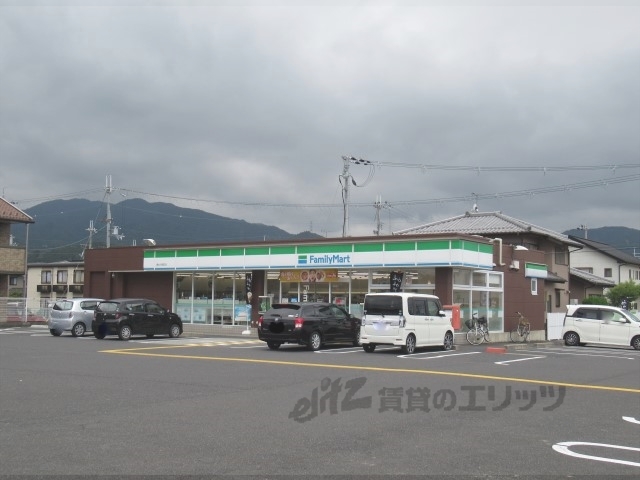 コンビニ　ファミリーマート貴生川駅前店（コンビニ）まで300m