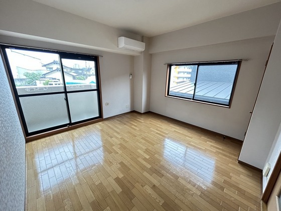 居室・リビング　※別部屋の写真です