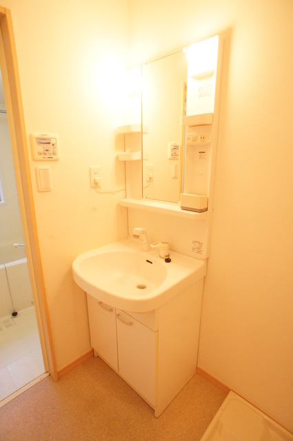 洗面設備　洗髪洗面化粧台なのでおでかけ準備もラクラクです☆