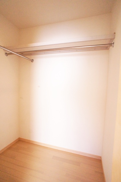 収納　奥行のあるウォークインクローゼットならお荷物多い方でも安心☆