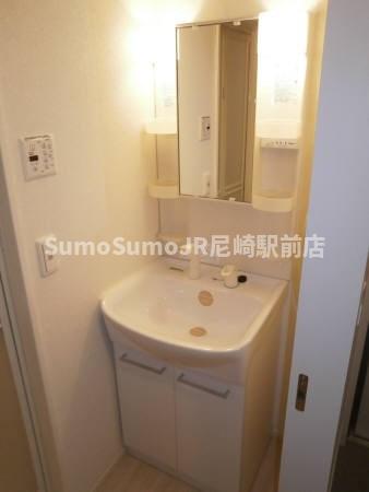 洗面設備　脱衣スペースもあります