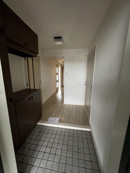 玄関　落ち着いた品のある玄関まわり。