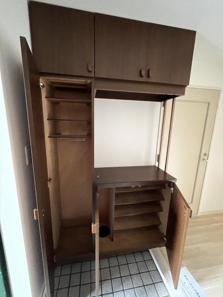 玄関　収納力のあるシューズボックス。