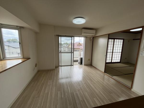 居室・リビング　明るいリビングです。