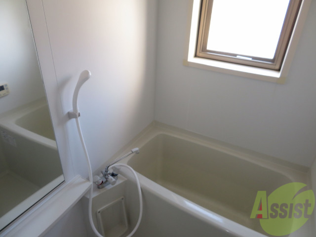 バス・シャワールーム　追い焚き機能付きなので、半身浴も気持ちよくできますね。