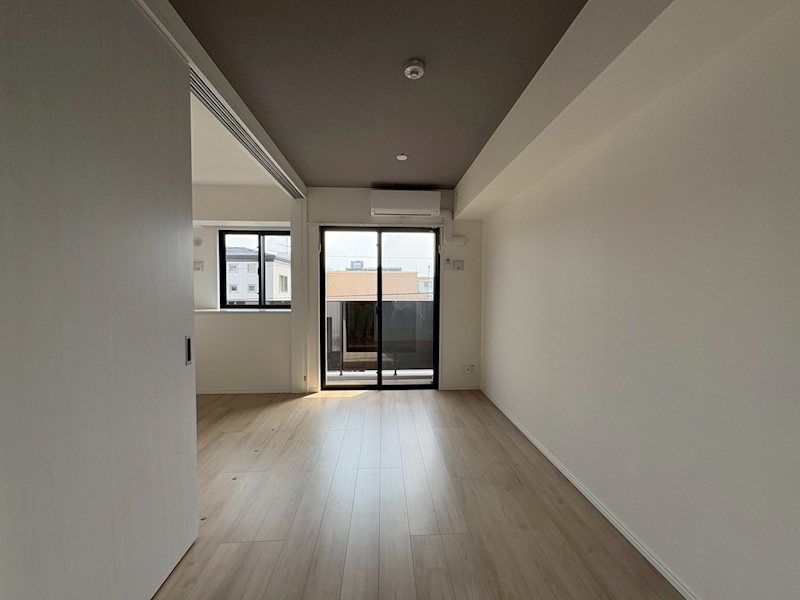 居室・リビング　別号室写真のため現況優先