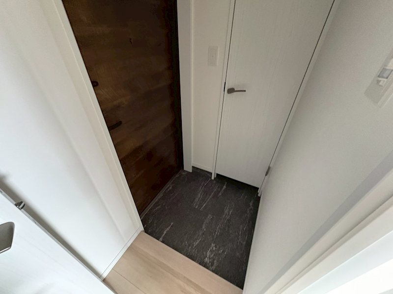 玄関　別号室写真のため現況優先