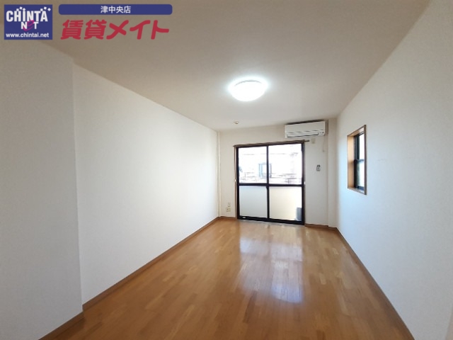 居室・リビング　同じ物件、別部屋の写真です