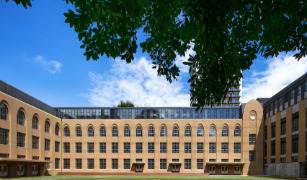 小学校　千代田区立九段小学校（小学校）まで424m