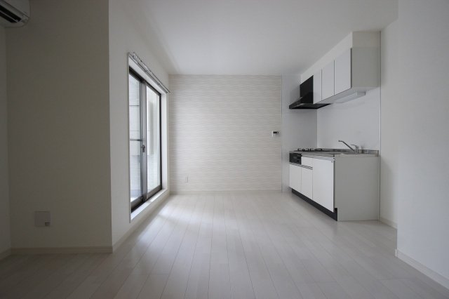 居室・リビング　同物件別号室