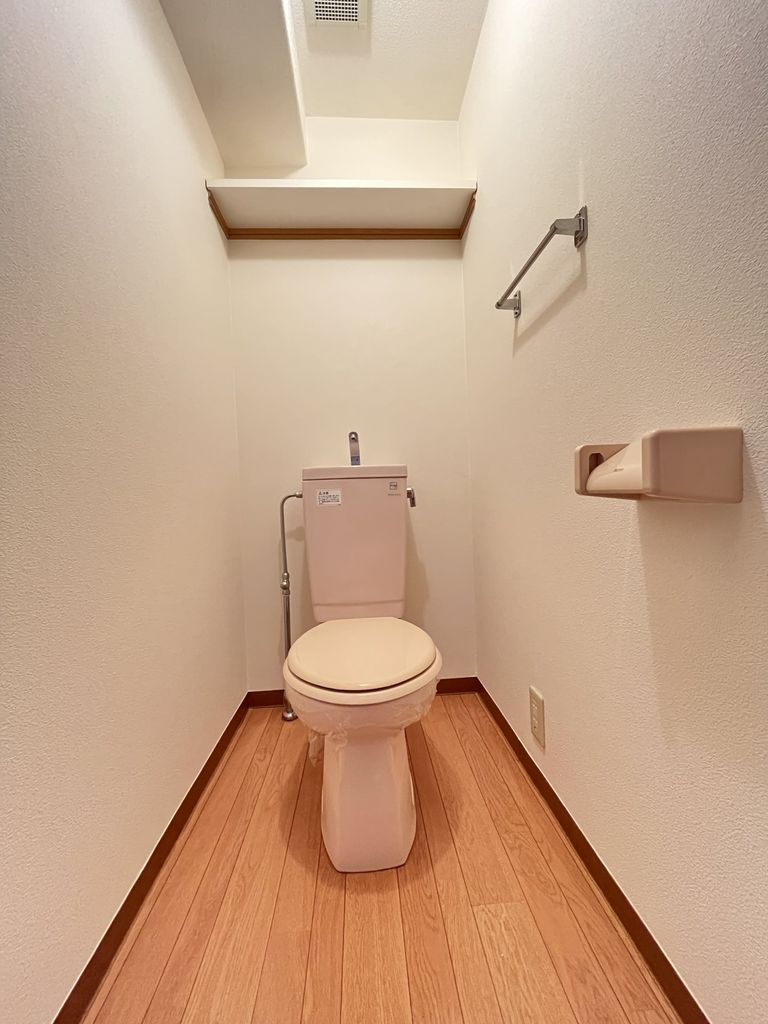 トイレ　※代表タイプの写真のため実際と異なる場合がございます