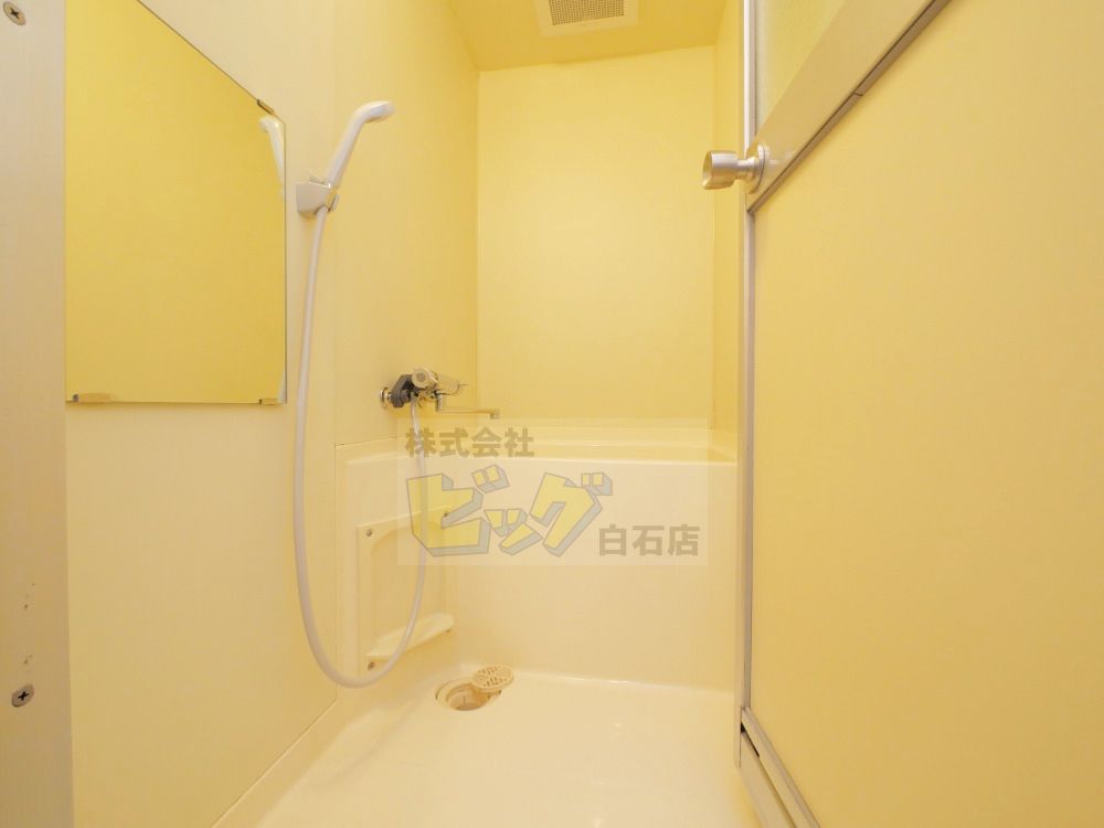 バス・シャワールーム　広々タイプのお風呂です♪