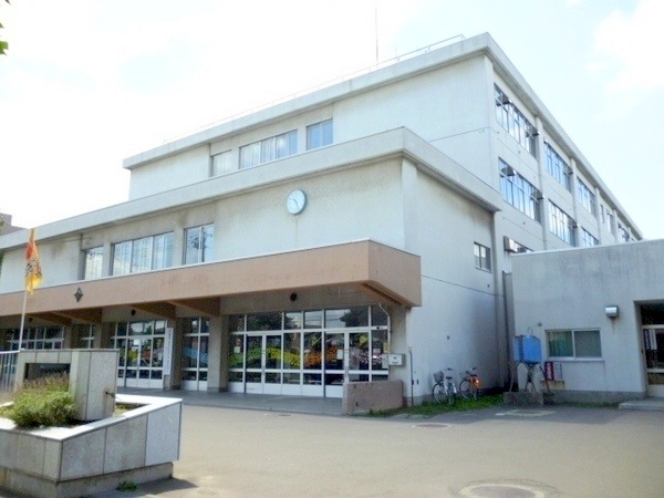 小学校　札幌市立豊園小学校（小学校）まで489m