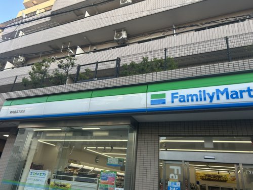 コンビニ　ファミリーマート 東向島五丁目店（コンビニ）まで200m