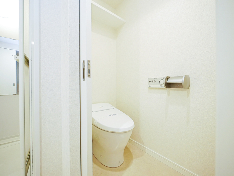 トイレ　写真は別号室です。現況優先になります。