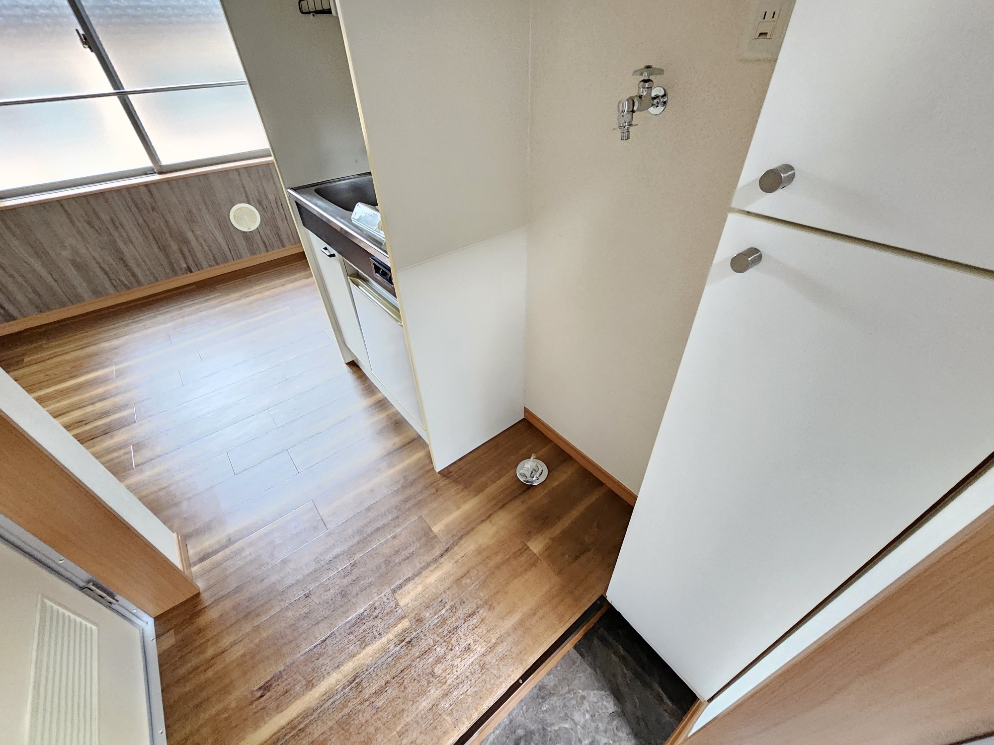 玄関　内装済み別号室